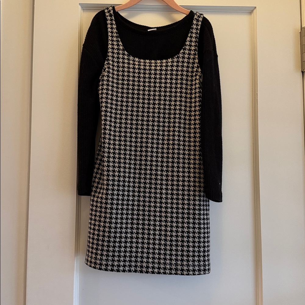 Old Navy Girls Houndstooth Jumper in Black and White Pattern - 6/7